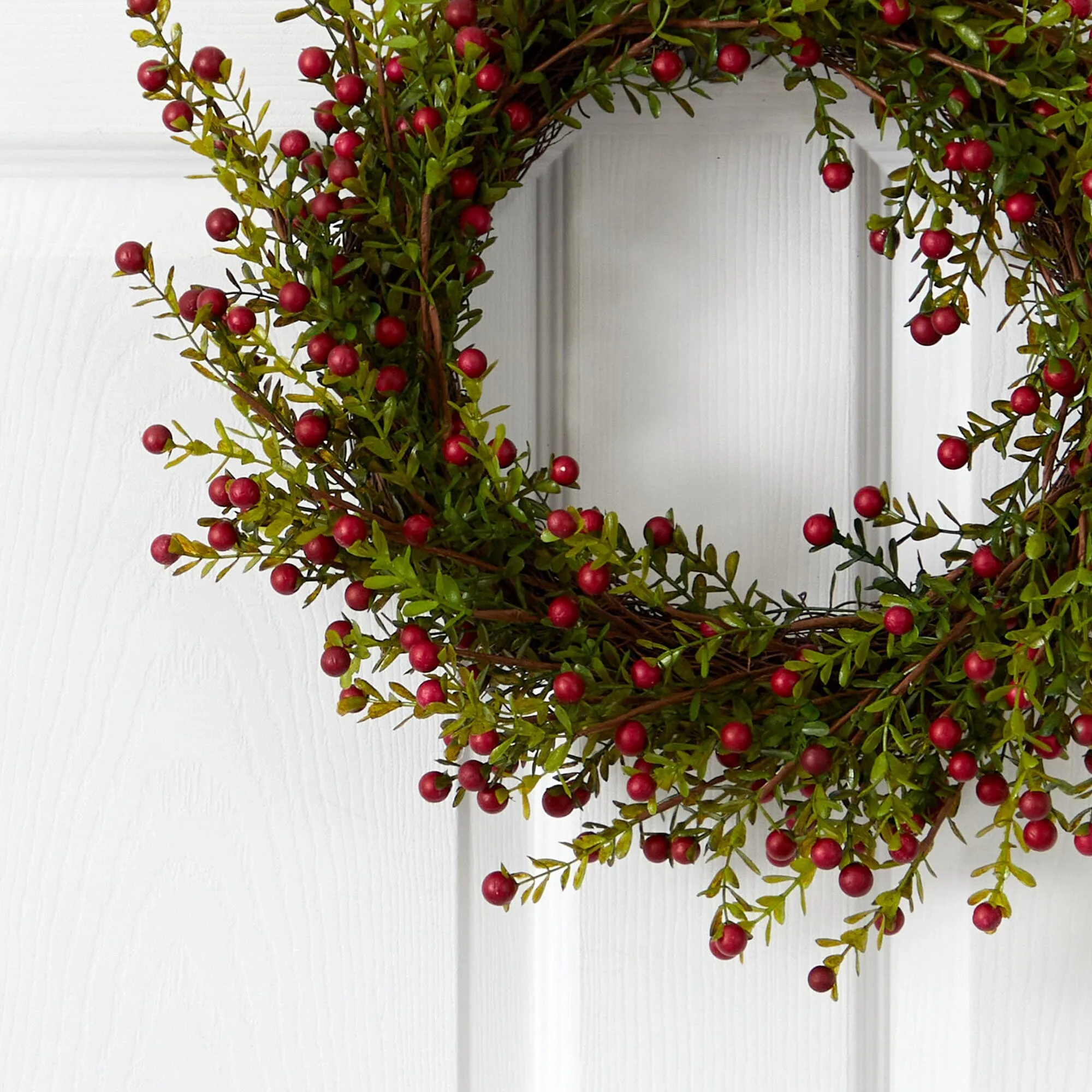 16” Boxwood and Berries Artificial Wreath