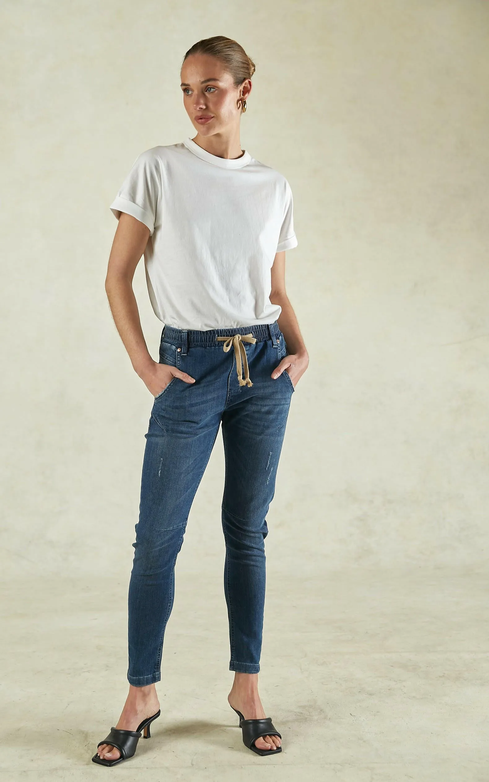 Active Classic Ankle Length Jeans