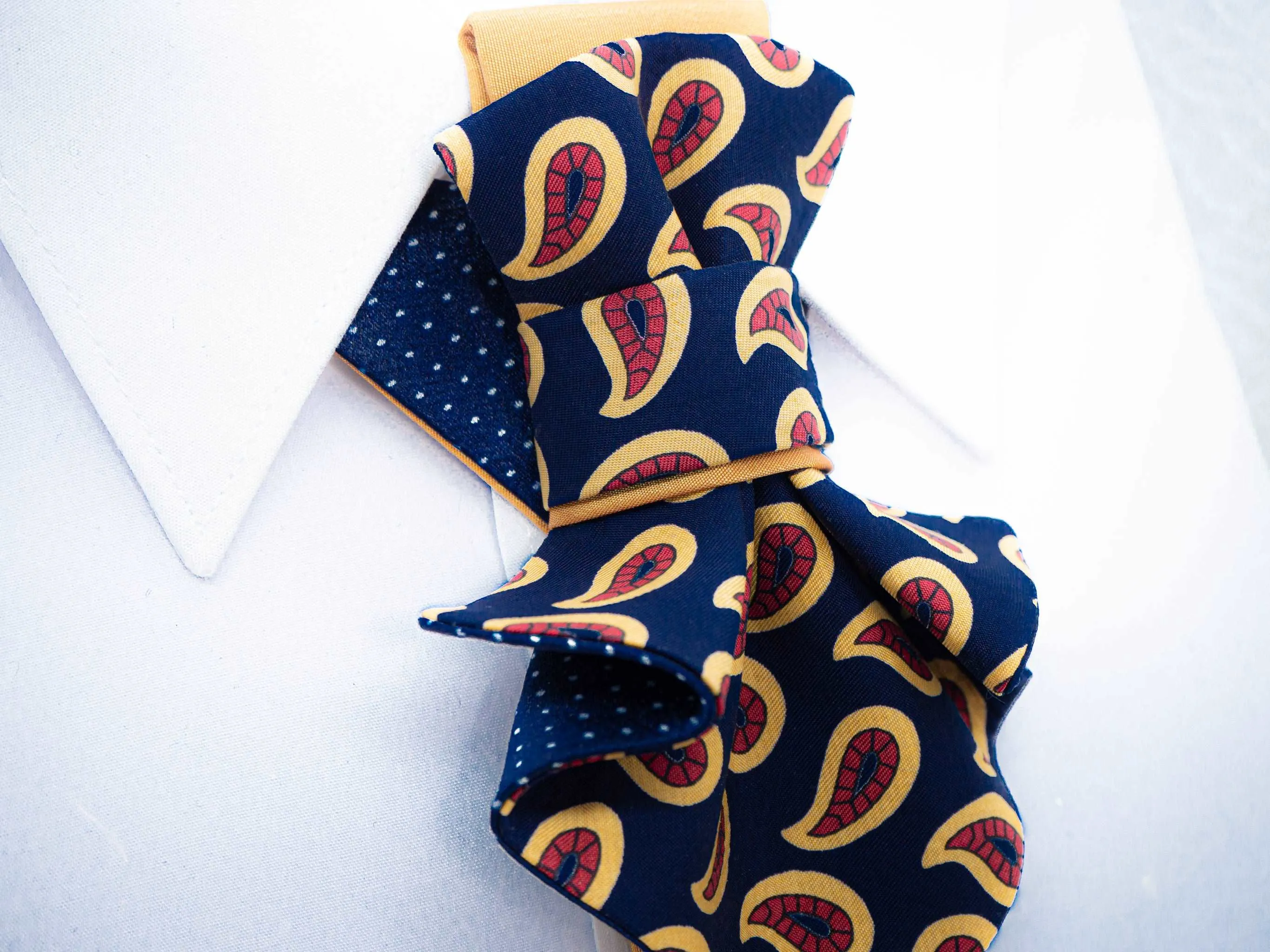 BOW TIE "AUTUMN JABOT"