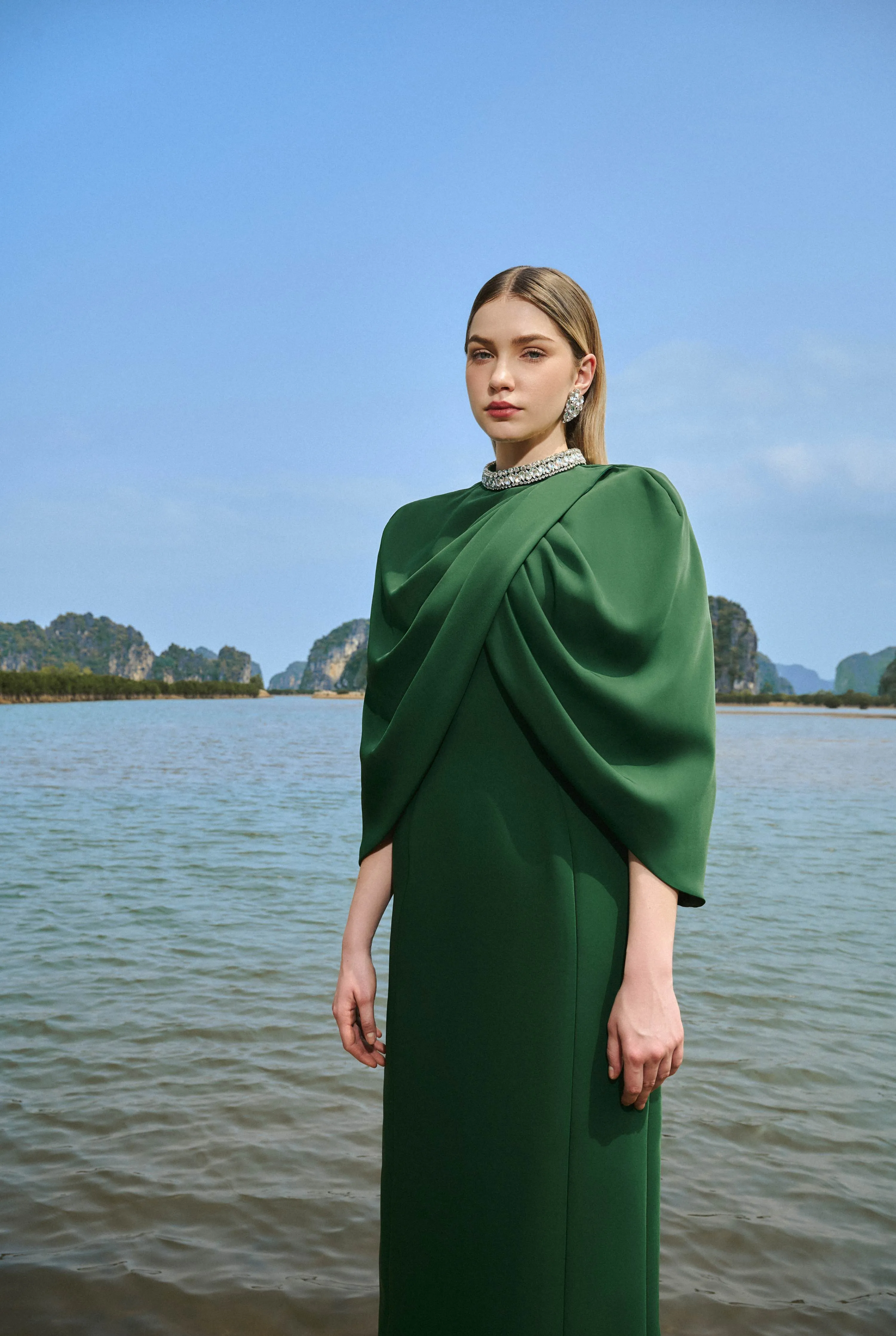 Crystal-Embellished Short Cape Full Green Dress