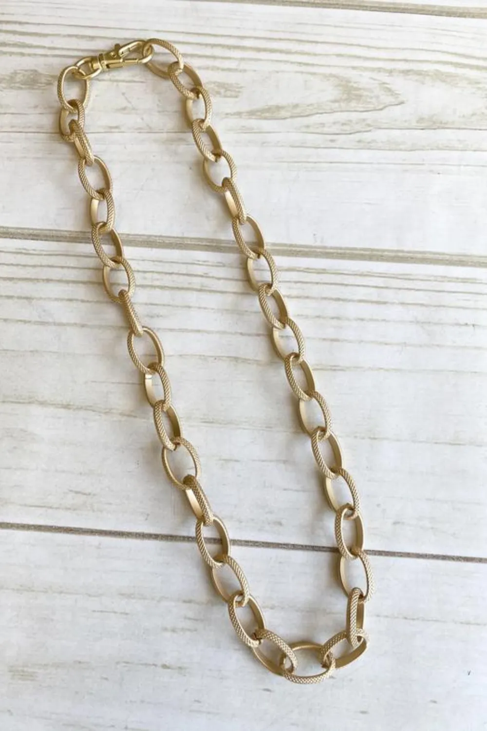 ETCHED CHAIN LONG NECKLACE