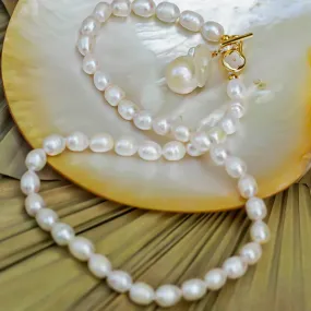 Fresh Water Pearl Necklace w/Baroque Pendant