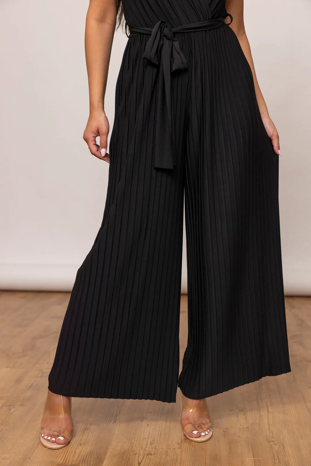 Plissee Jumpsuit mit Bindegürtel