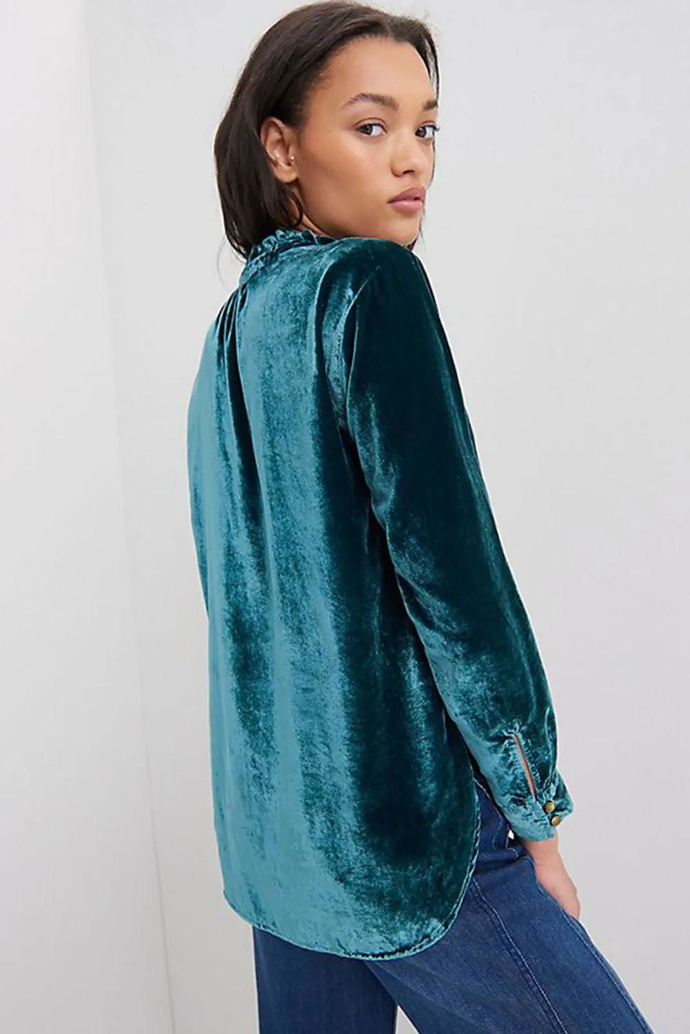 Rira Velvet Top - Elegant Frilled Neck Design for Your Wardrobe